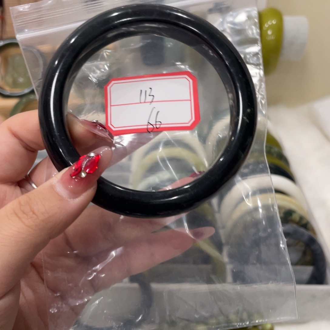 蛇纹石玉手镯未镶嵌