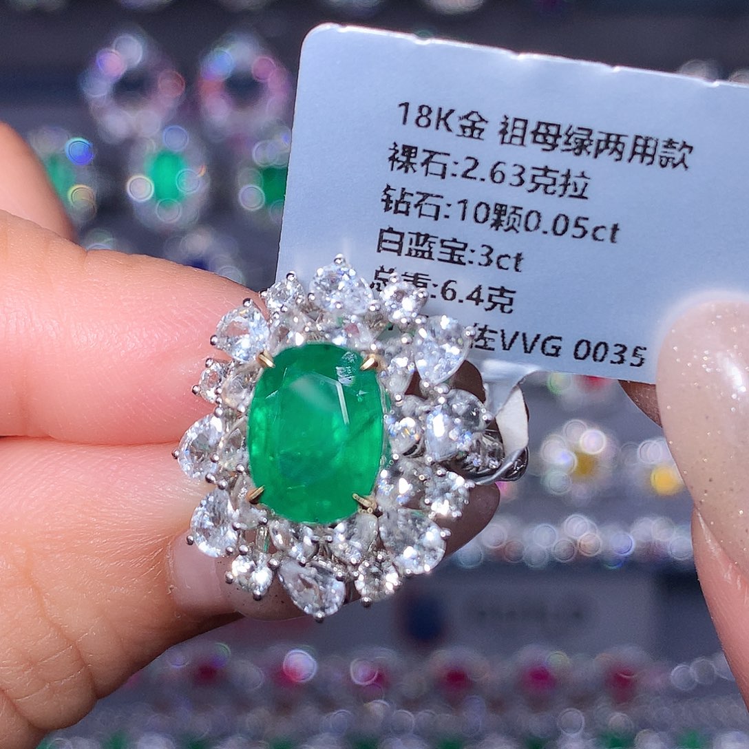 18K金镶嵌祖母绿戒指