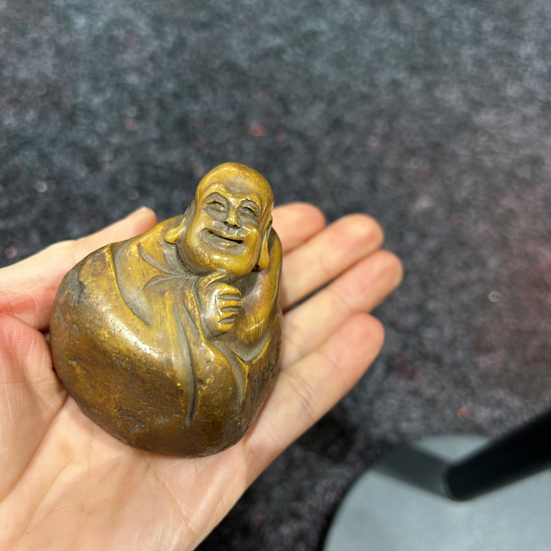 寿山石一个小的章底一个看不懂的