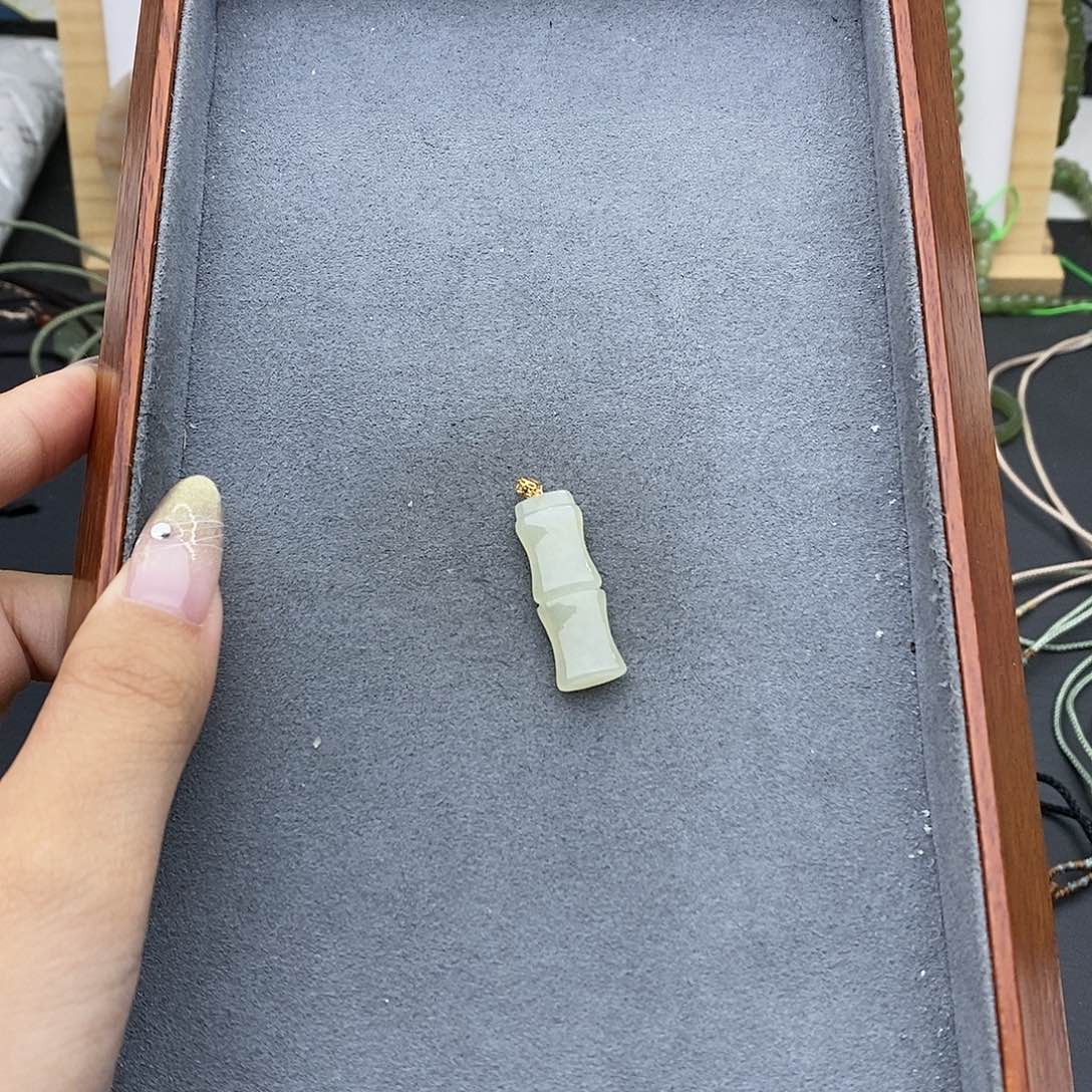 和田玉吊坠(不含链)18K金镶嵌
