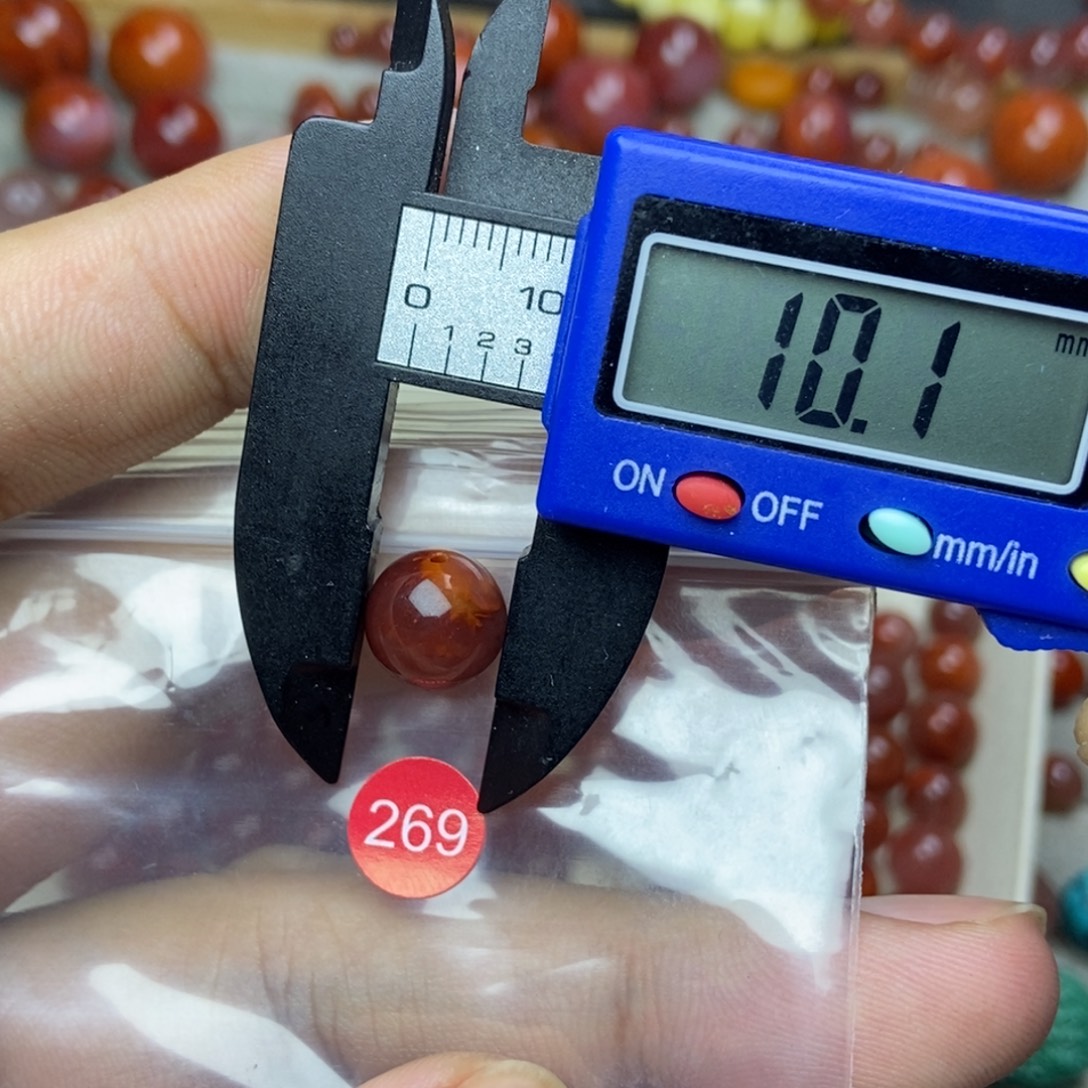 南红玛瑙未镶嵌有瑕疵