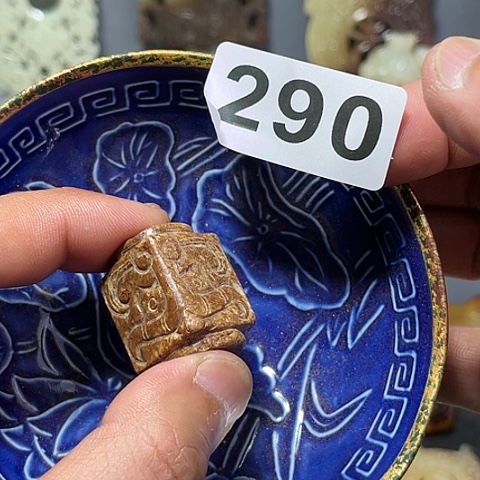 摆件瓷器是古代文化上比较流行于宋代