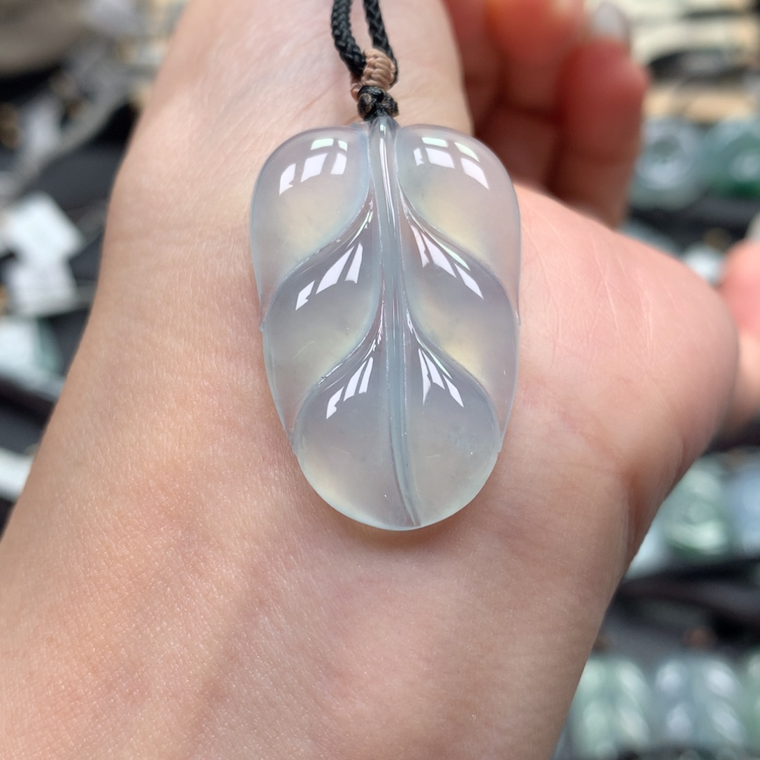 翡翠颈饰未镶嵌叶子