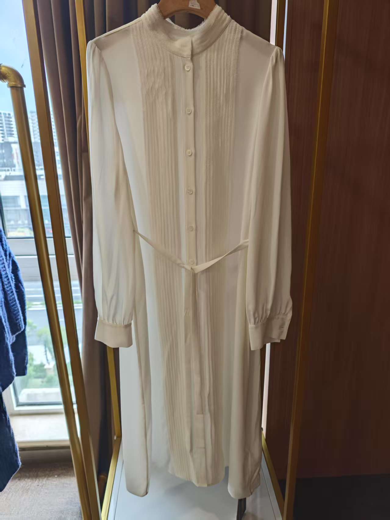 173558圆领长袖褶皱连衣裙