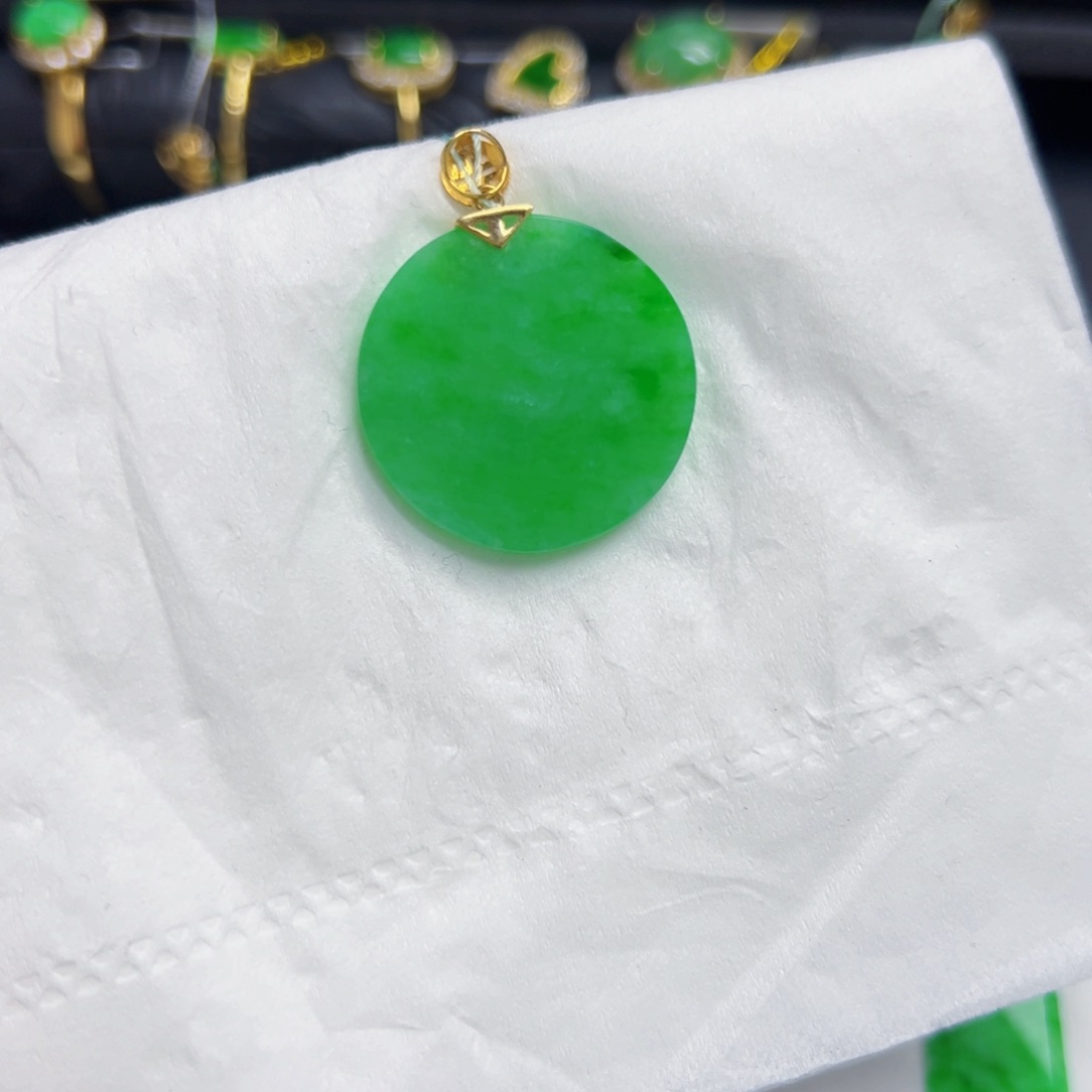 翡翠颈饰18K金镶嵌y无事牌
