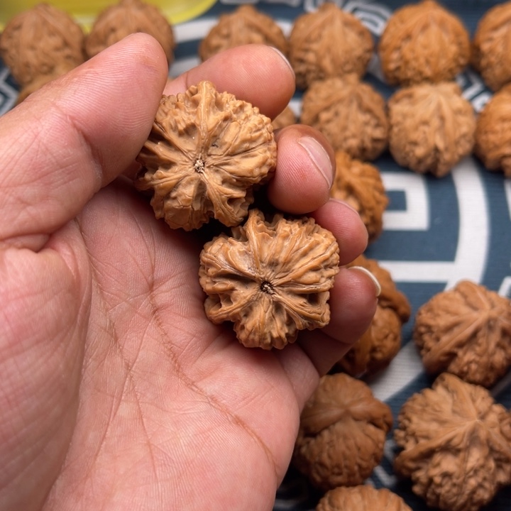 文玩核桃吊坠庄****院三棱