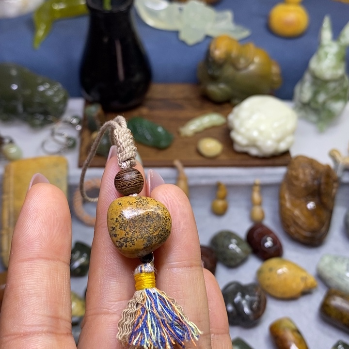 岫岩河磨玉（透闪石质玉）未镶嵌挂件手机链