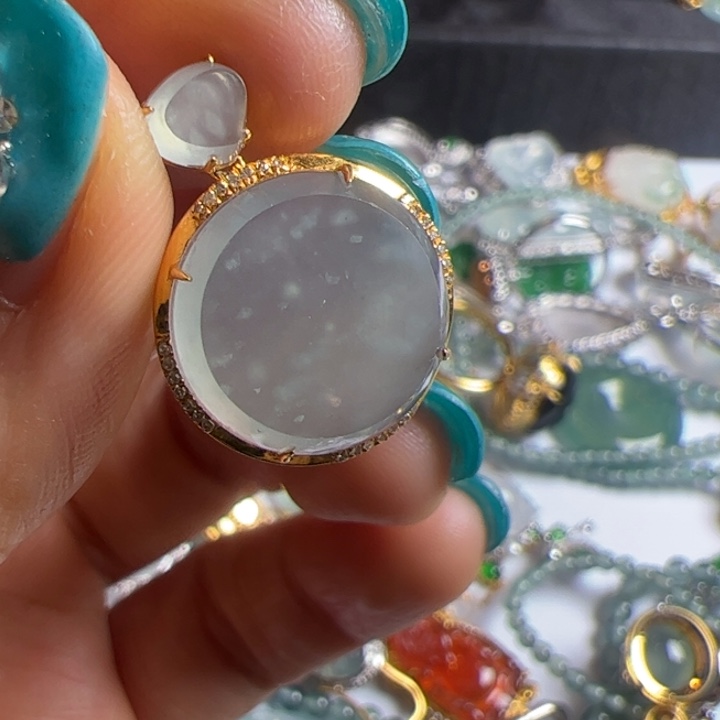 翡翠吊坠(不含链)18K金镶嵌翡翠吊坠项链