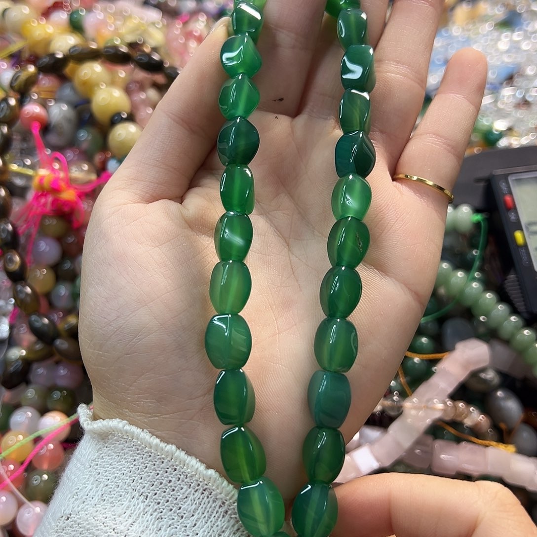 玛瑙/玉髓合金珠宝半成品绿玛瑙扭扭珠。一条