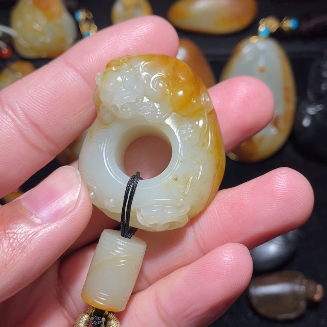 和田玉把件未镶嵌云**轻