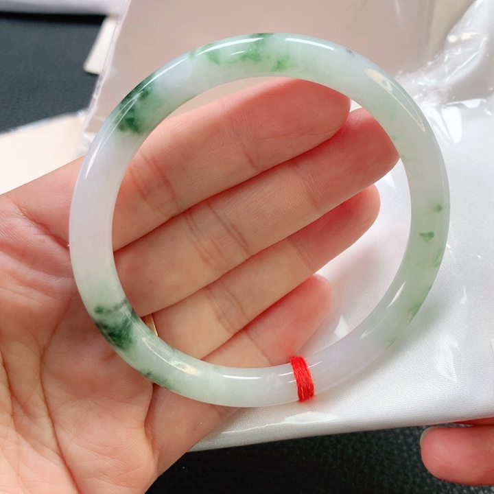 翡翠手镯未镶嵌63圆