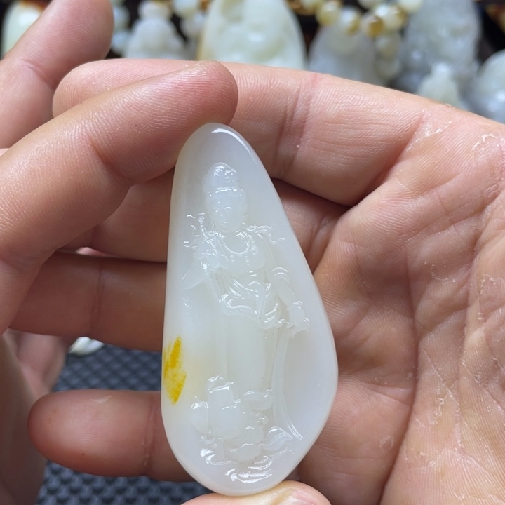 和田玉未镶嵌颈饰