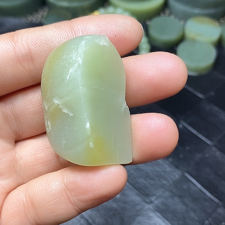 和田玉毛料未镶嵌