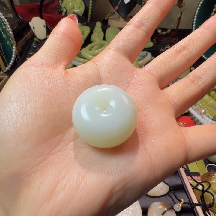 和田玉（白玉）颈饰未镶嵌龙**人28.5克，米达吊坠