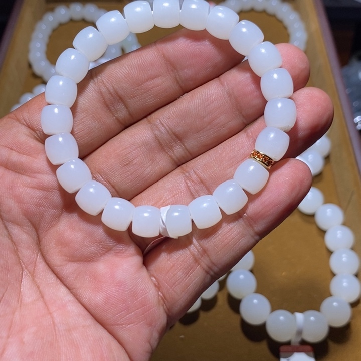 尼***猴和田玉（白玉）未镶嵌颈饰