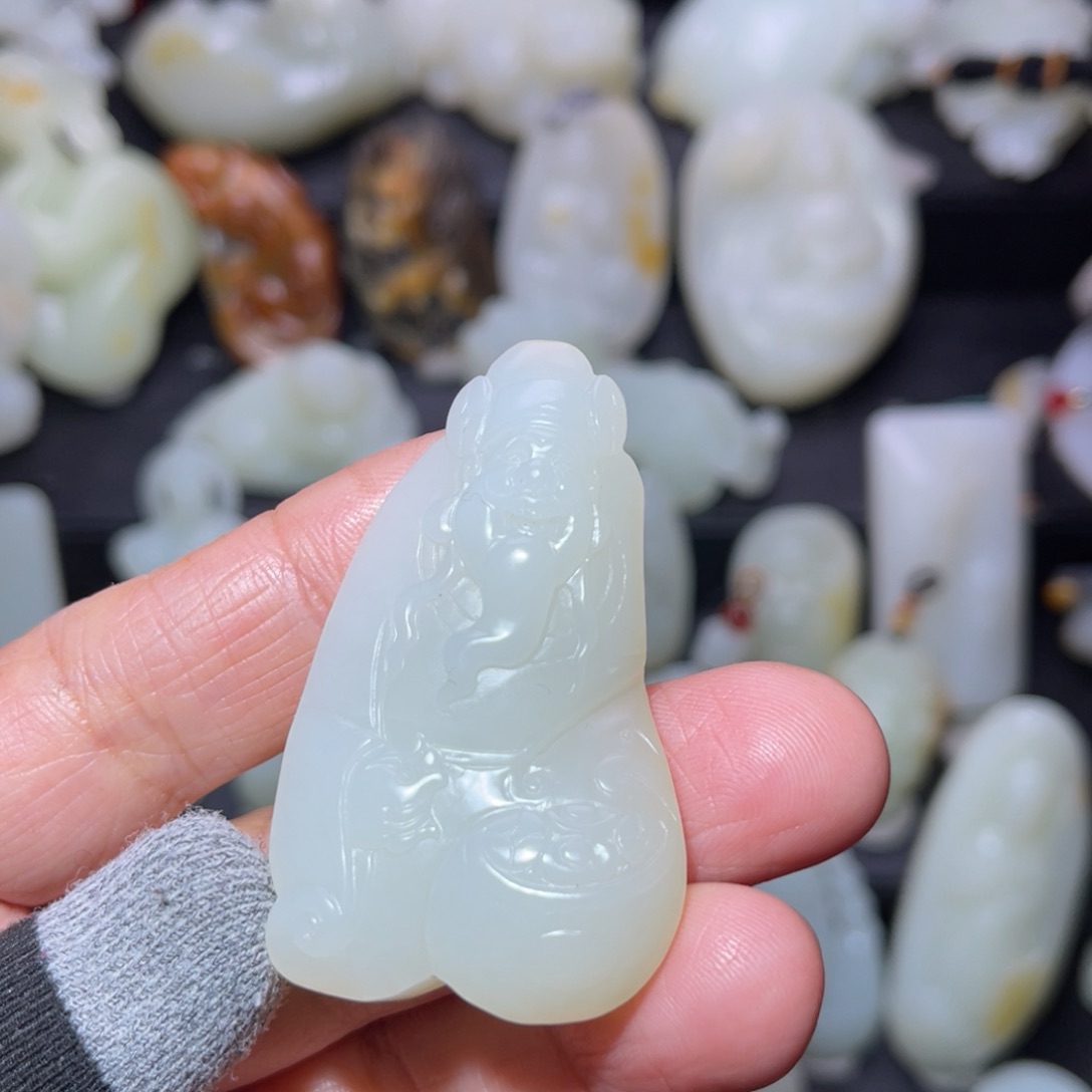 和田玉颈饰未镶嵌枫*?