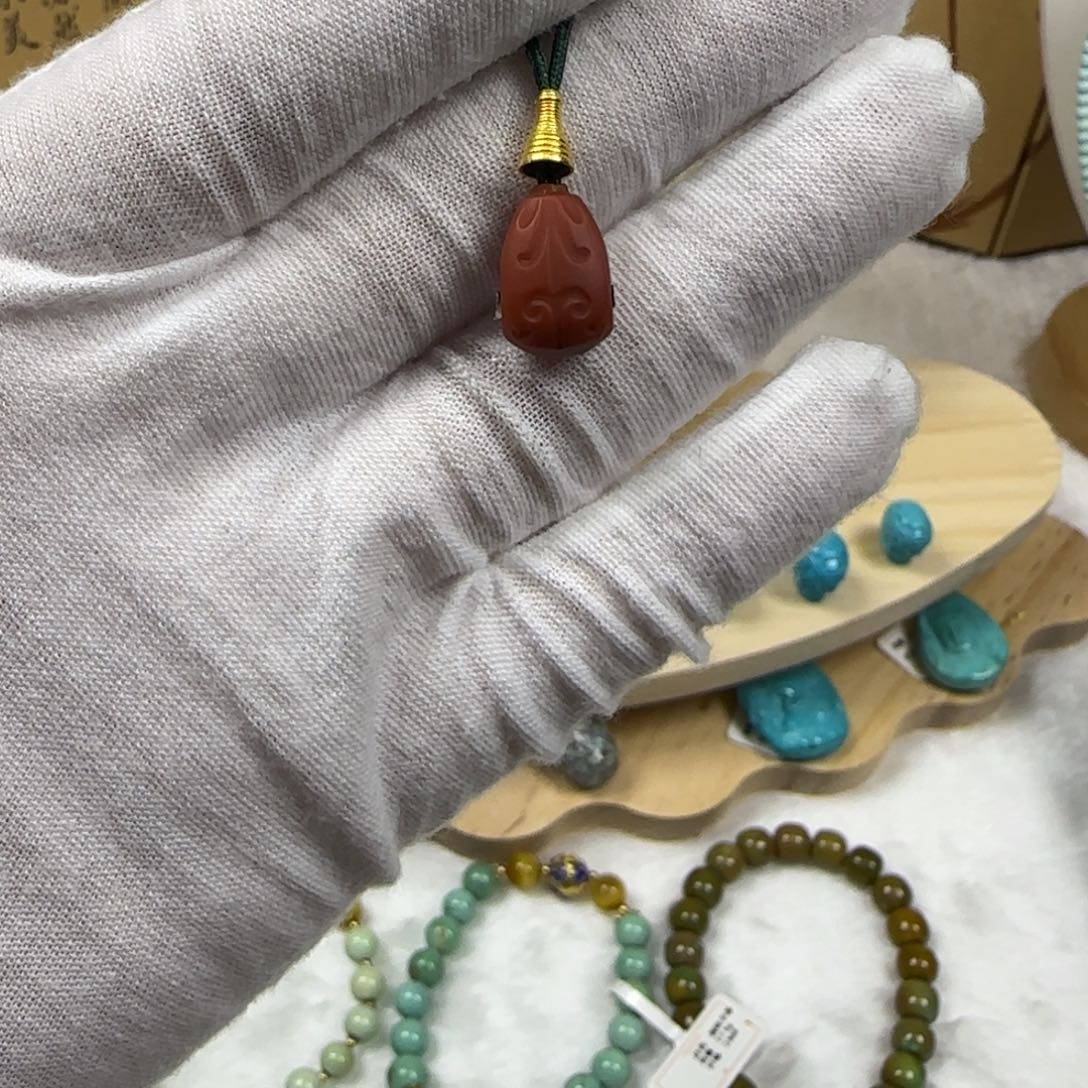 南红玛瑙18K金镶嵌南红吊坠6