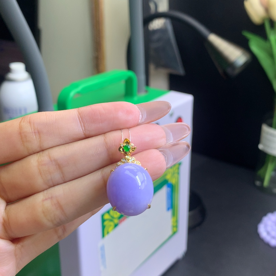 翡翠18K金镶嵌颈饰