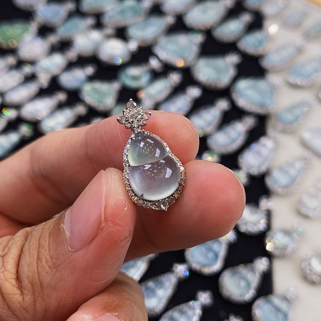 翡翠18K金镶嵌颈饰啊啊啊啊啊