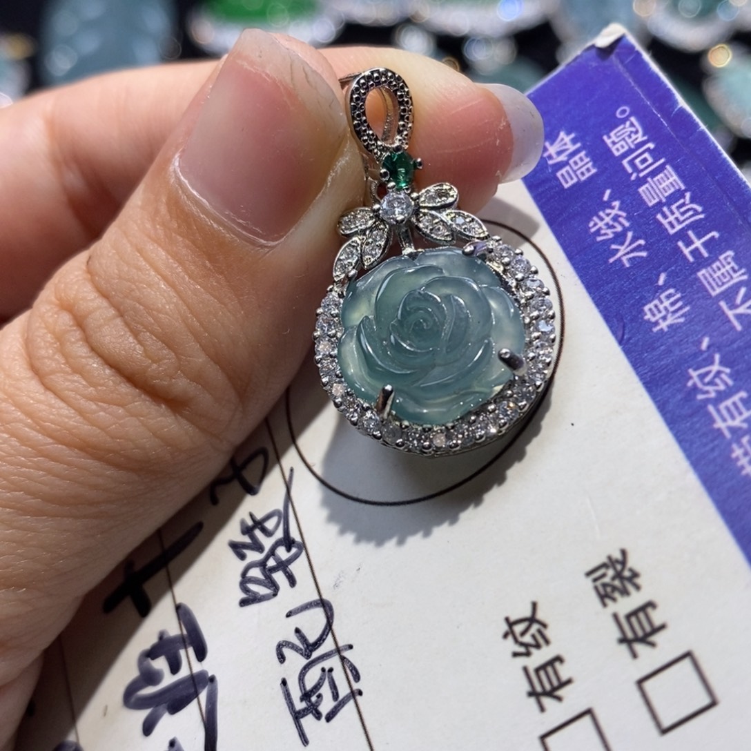 翡翠未镶嵌颈饰翡翠