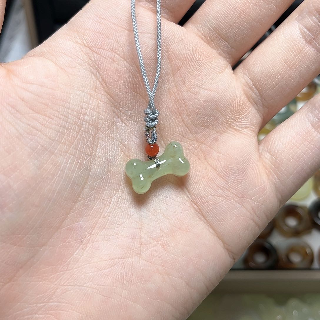 岫玉颈饰未镶嵌迷你小骨头