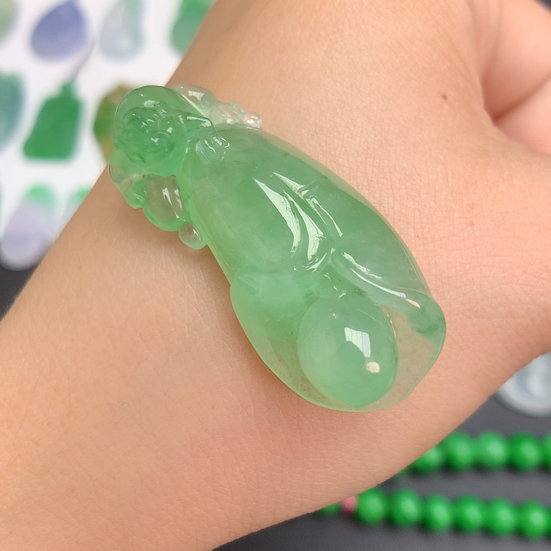 翡翠未镶嵌颈饰玉兰花