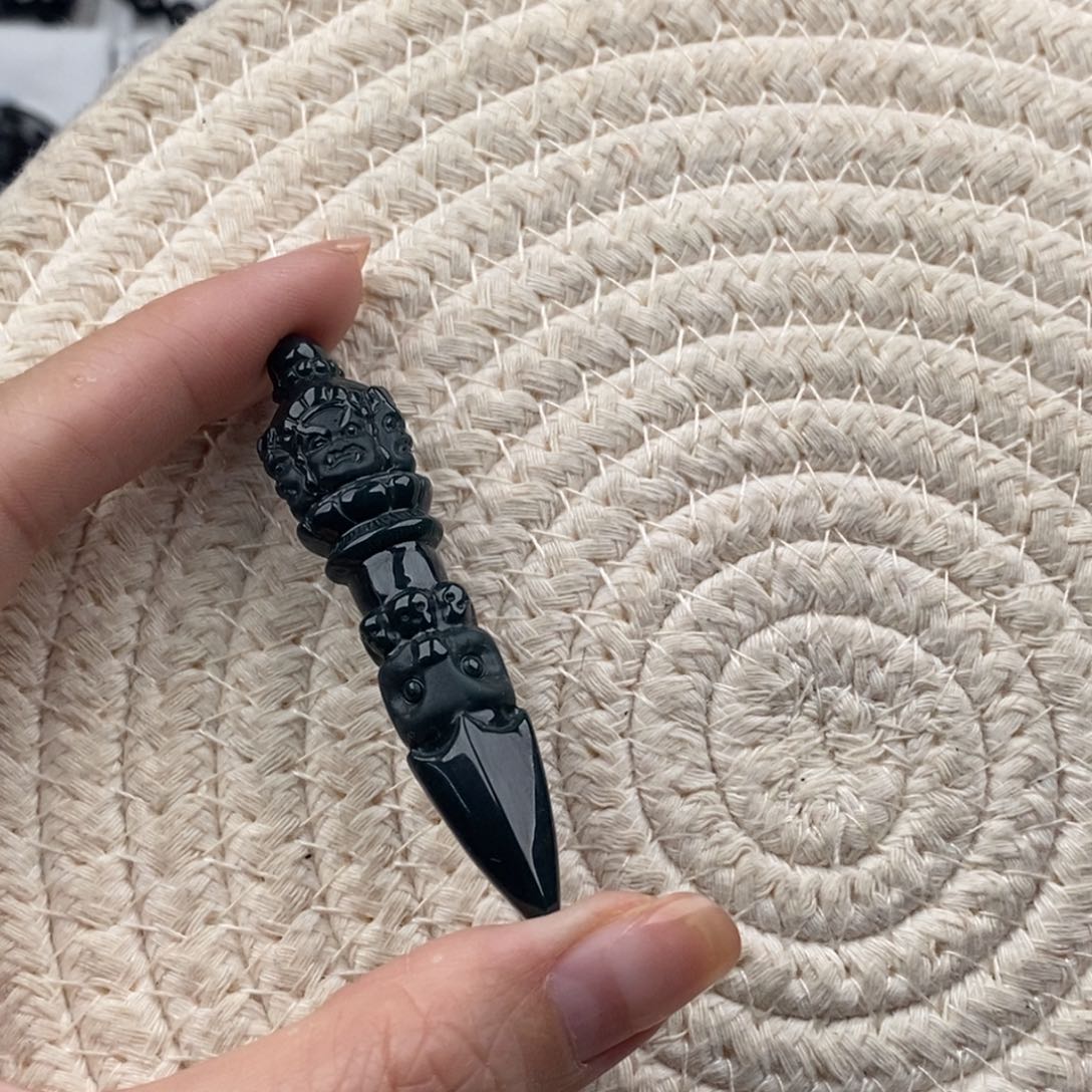 颈饰未镶嵌翡翠金刚杵