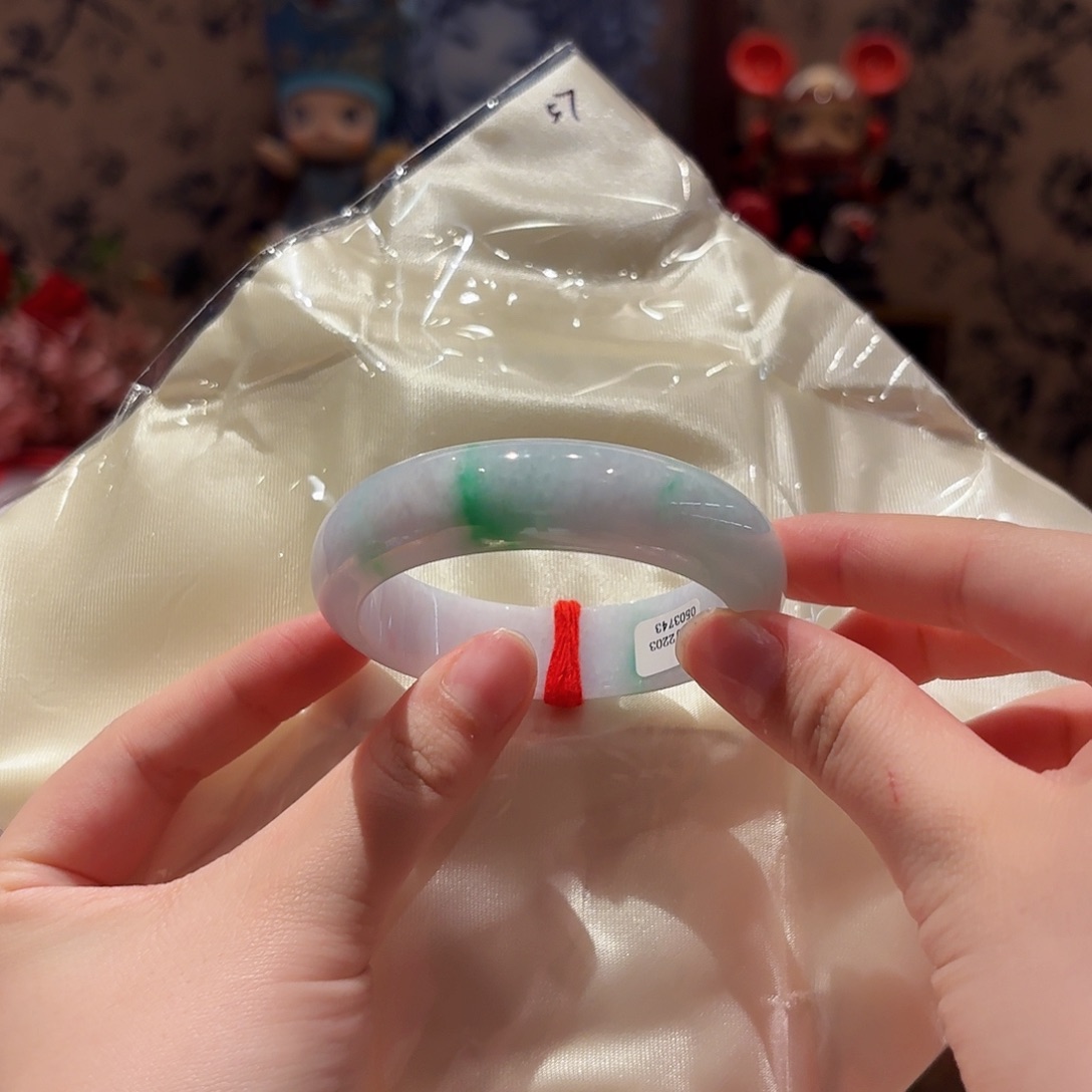 翡翠手镯未镶嵌57圈口