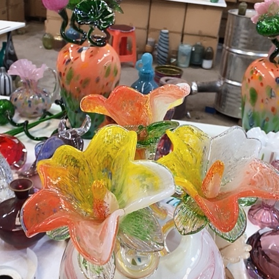 琉璃花瓶高45厘米宽9厘米