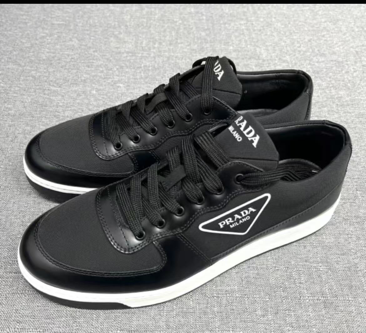 全新未使用 GUCCI/古驰 普拉达三角标黑色板鞋