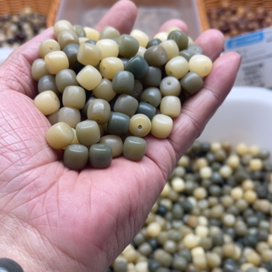 白玉菩提吊坠9-8青提直切200颗