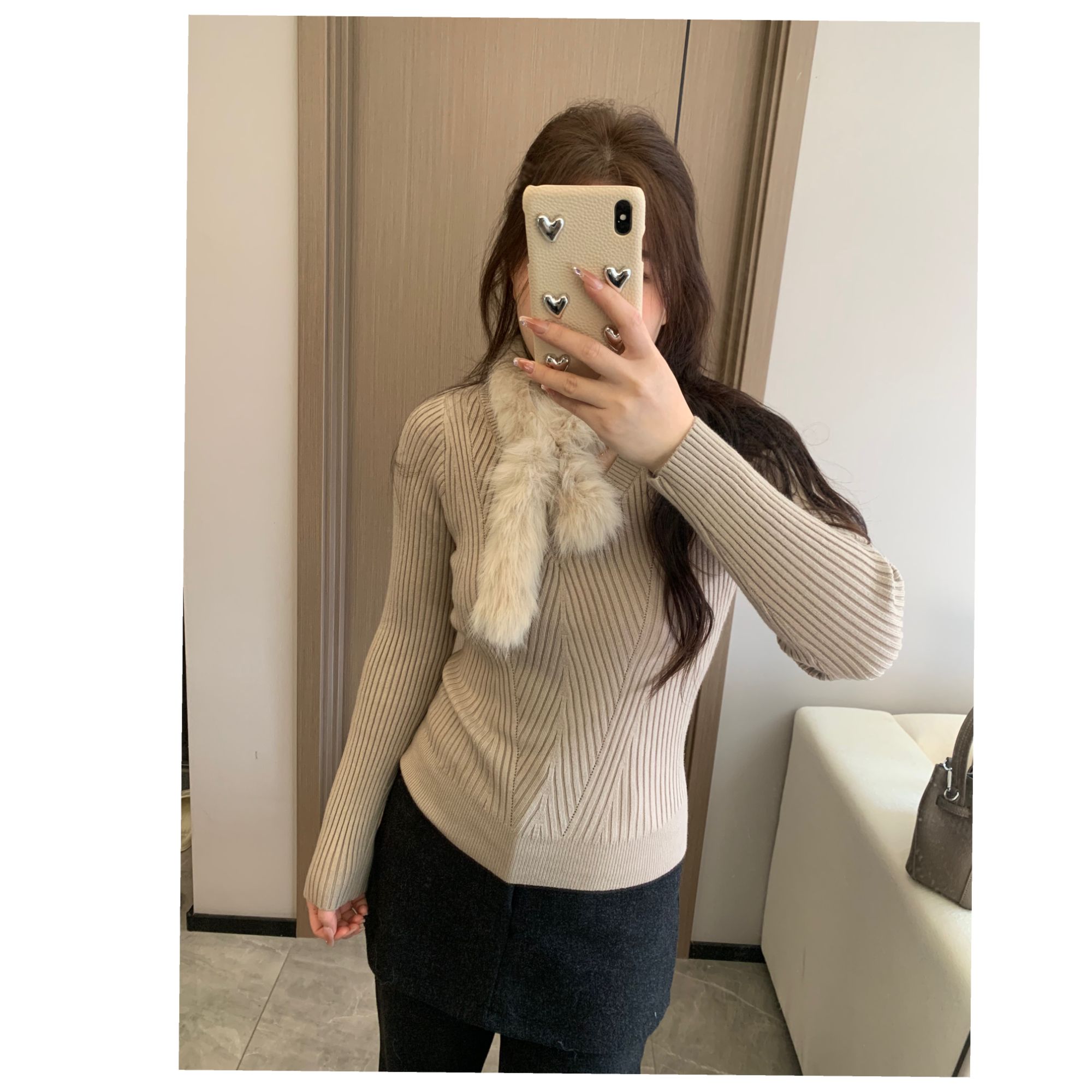 坑条V领针织衫女2025秋冬新款设计感修身显瘦围脖毛领毛衣