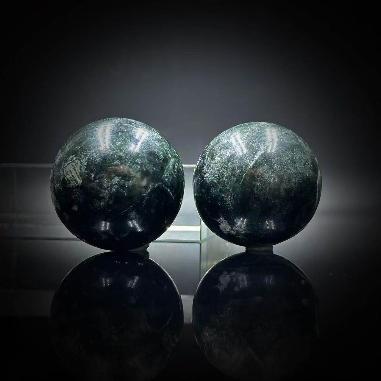 YS9591 蛇纹石玉圆球 多样性发其一