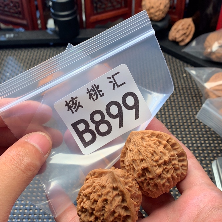 文玩核桃吊坠金牛