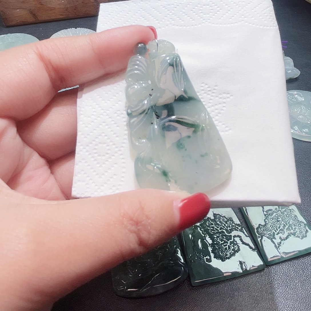 翡翠未镶嵌颈饰吊坠