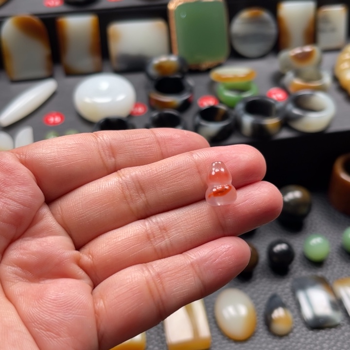 南红玛瑙颈饰未镶嵌