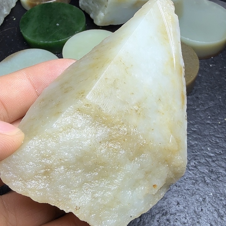 和田玉（糖玉）未镶嵌珠宝奇石