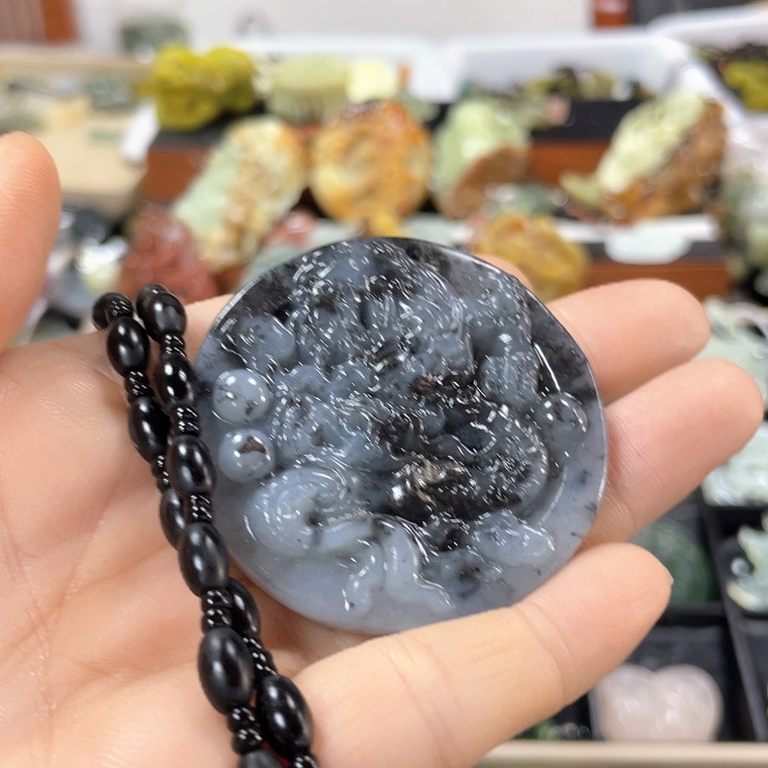 蛇纹石玉颈饰未镶嵌