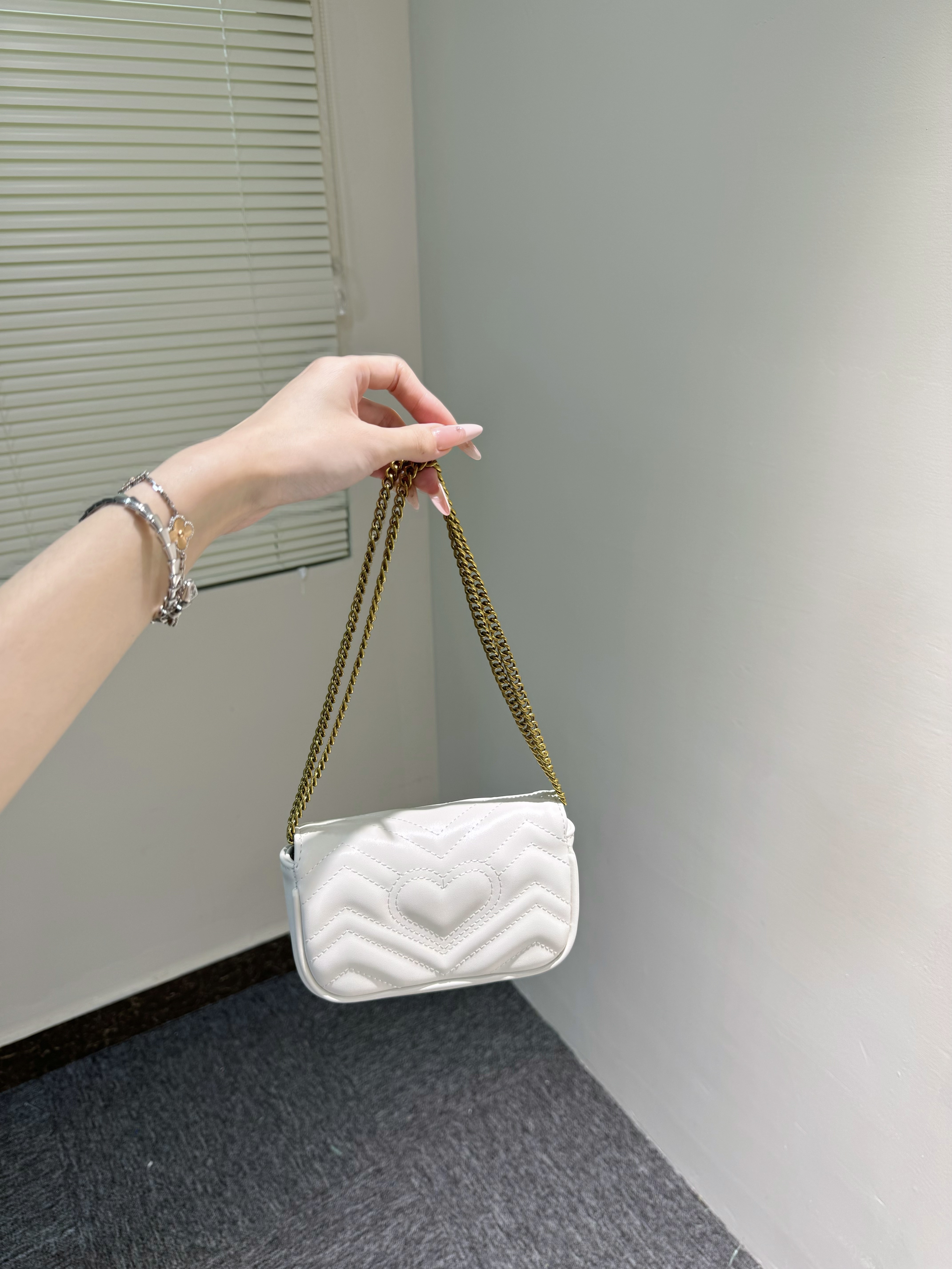 QIQI【马蒙】链条斜挎腋下包（无公仔挂件）