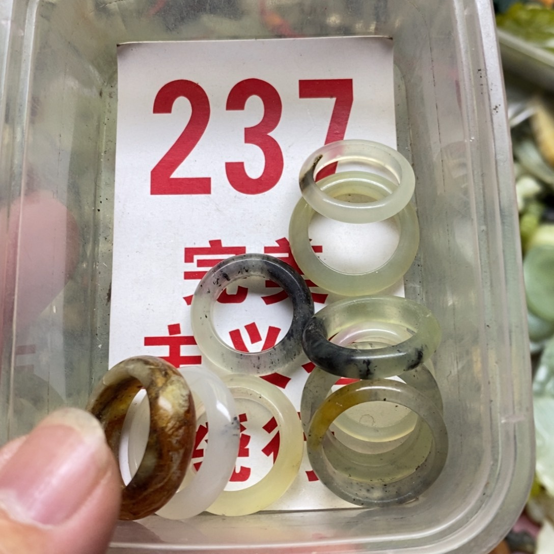 蛇纹石玉挂坠未镶嵌