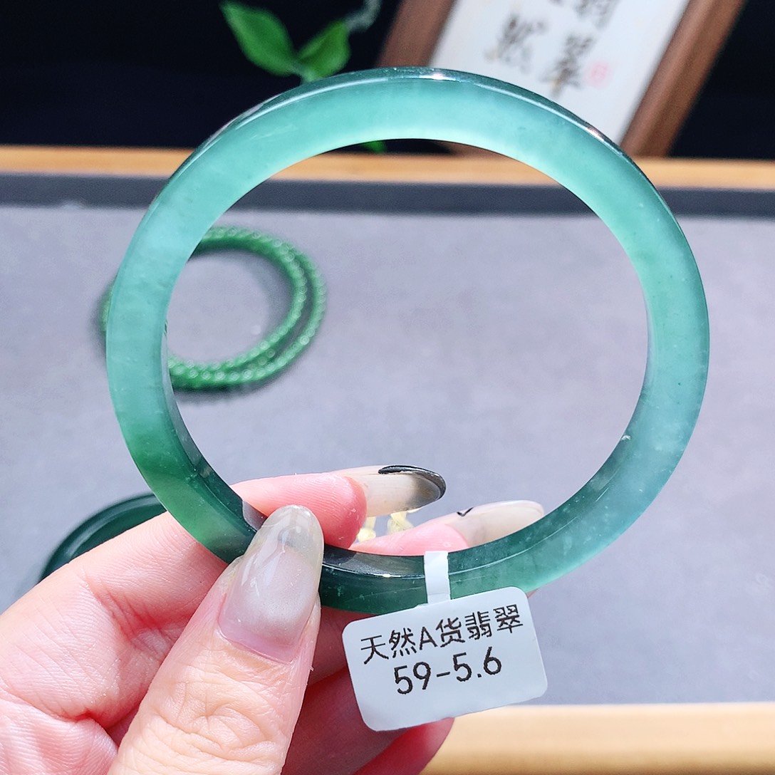 翡翠手镯（圆镯）未镶嵌