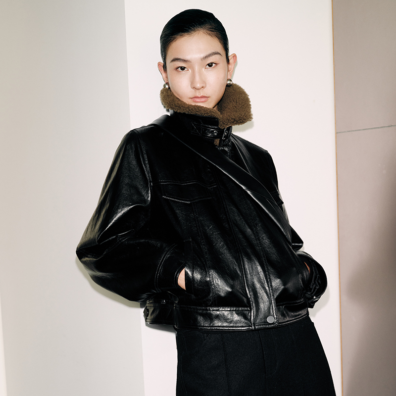 【外套】【商场同款新品】艾诺丝雅诗  撞色翻领皮衣外套 AR104112