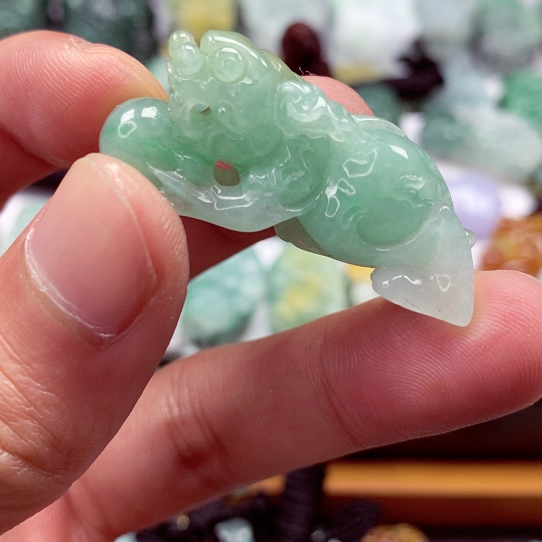 翡翠颈饰未镶嵌翡翠