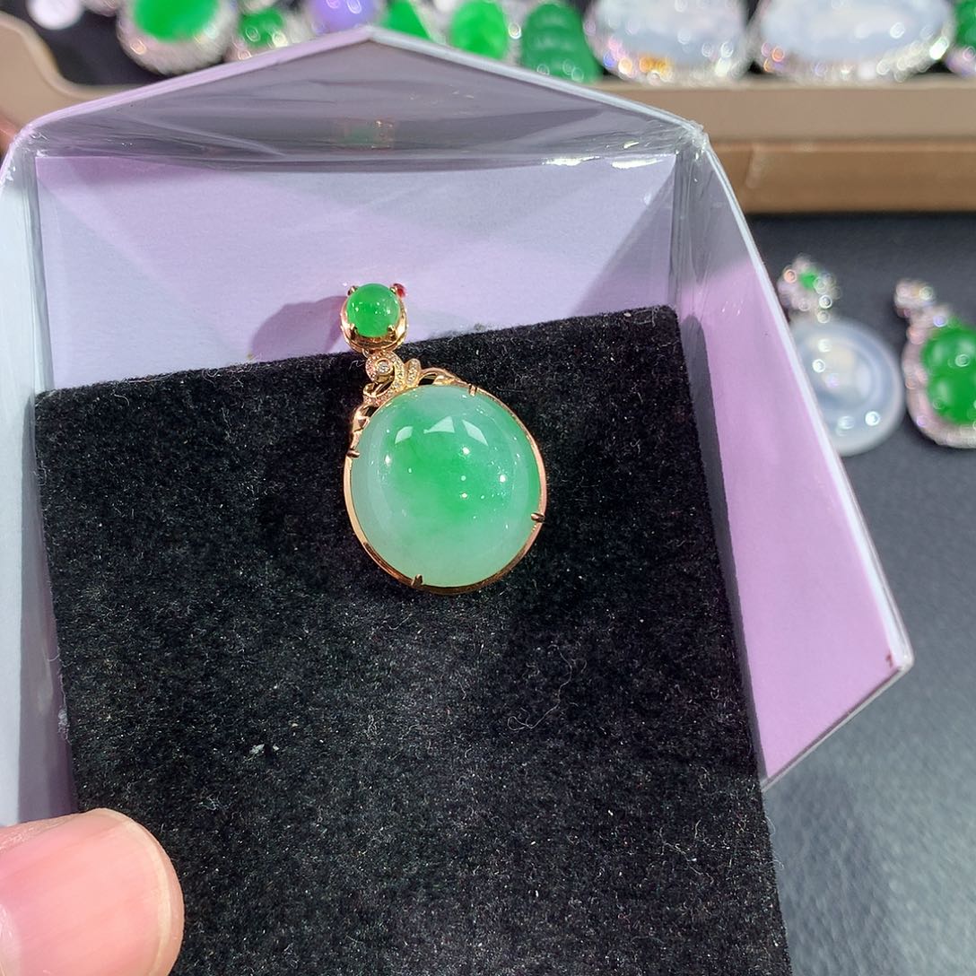 翡翠吊坠(赠链)18K金镶嵌