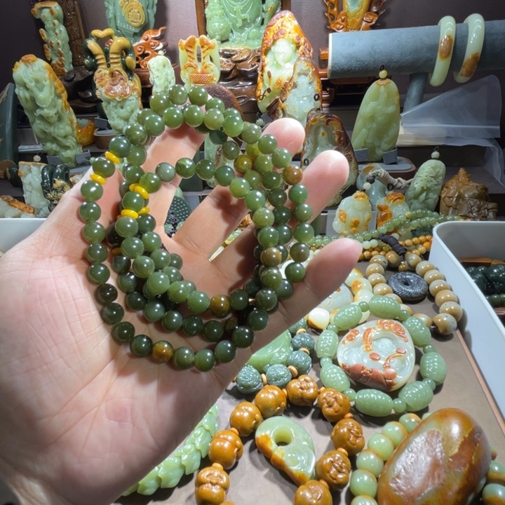 天***莲透闪石质玉未镶嵌珠宝奇石