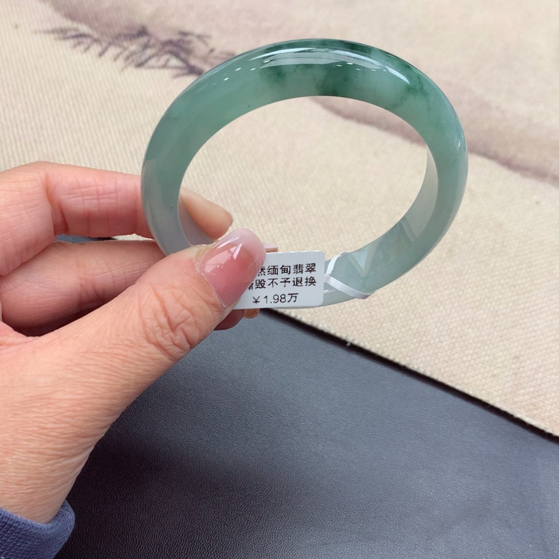 翡翠手镯未镶嵌缅甸翡翠手镯