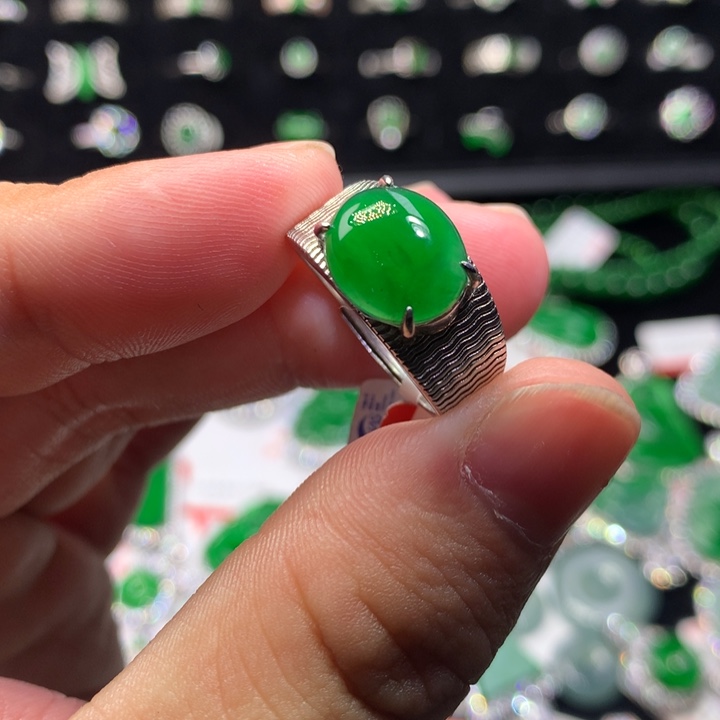 【闪购商品】翡翠颈饰银S925镶嵌绿蛋