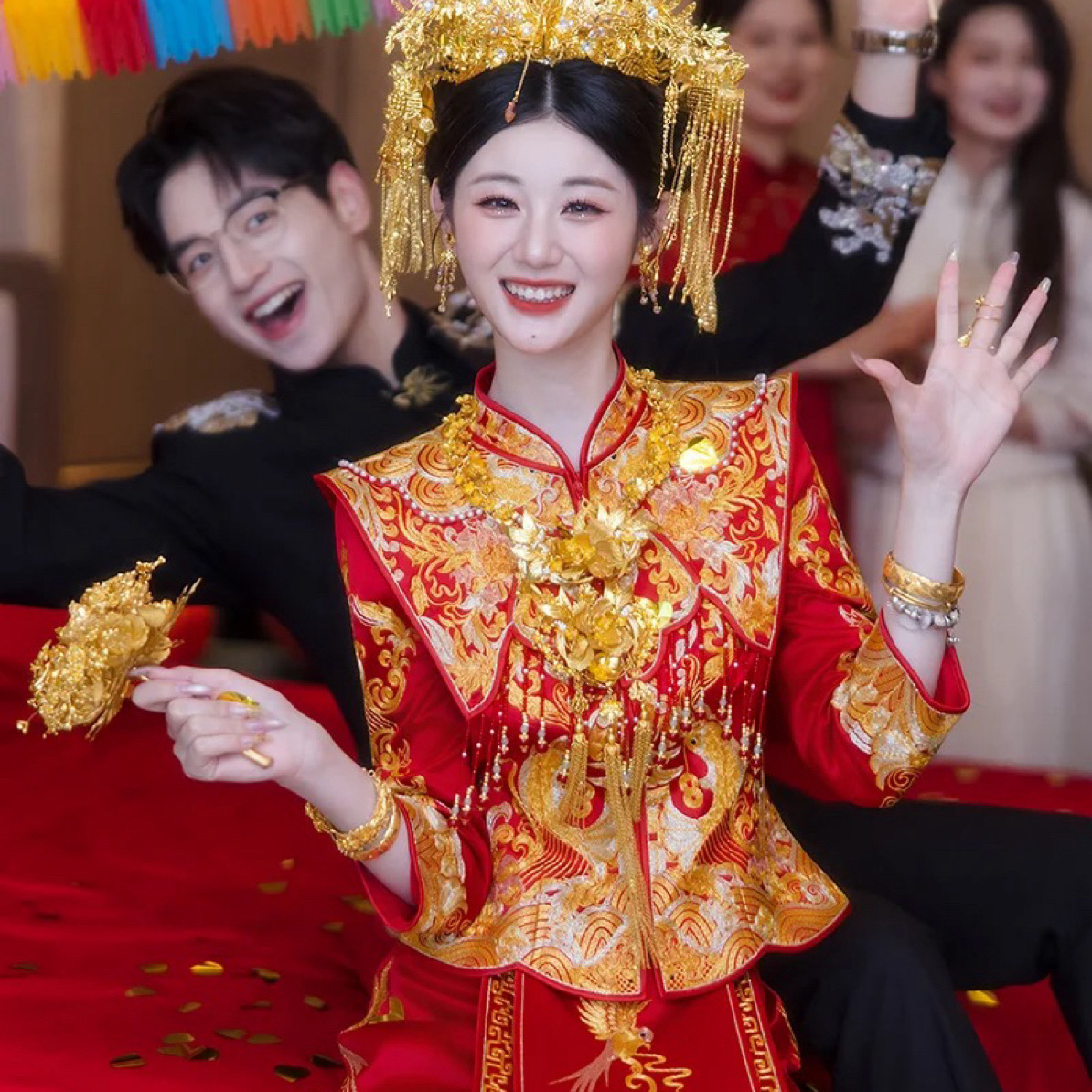 披肩秀禾服婚服2025新款新娘高级感缎面龙凤褂嫁衣高级感显瘦出阁