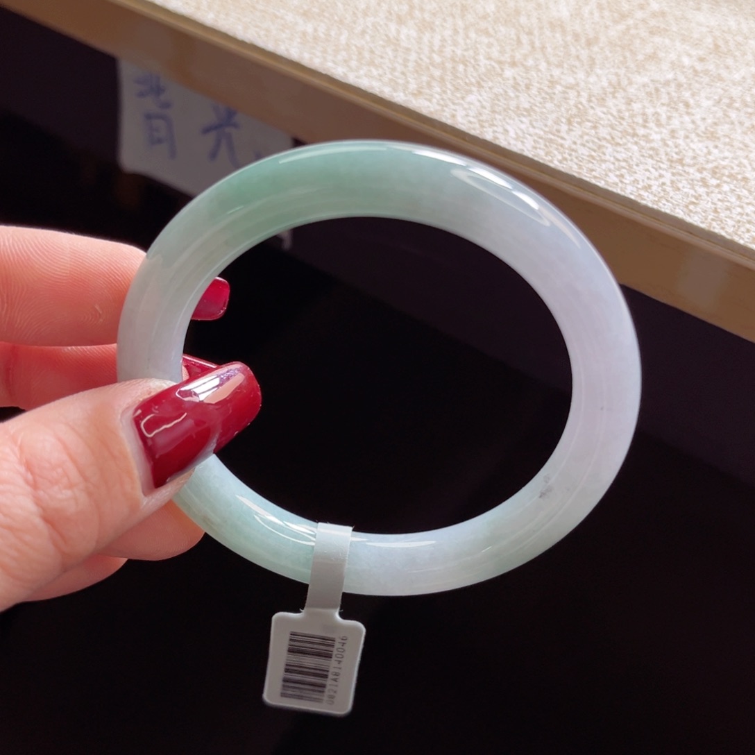 翡翠手镯未镶嵌手镯