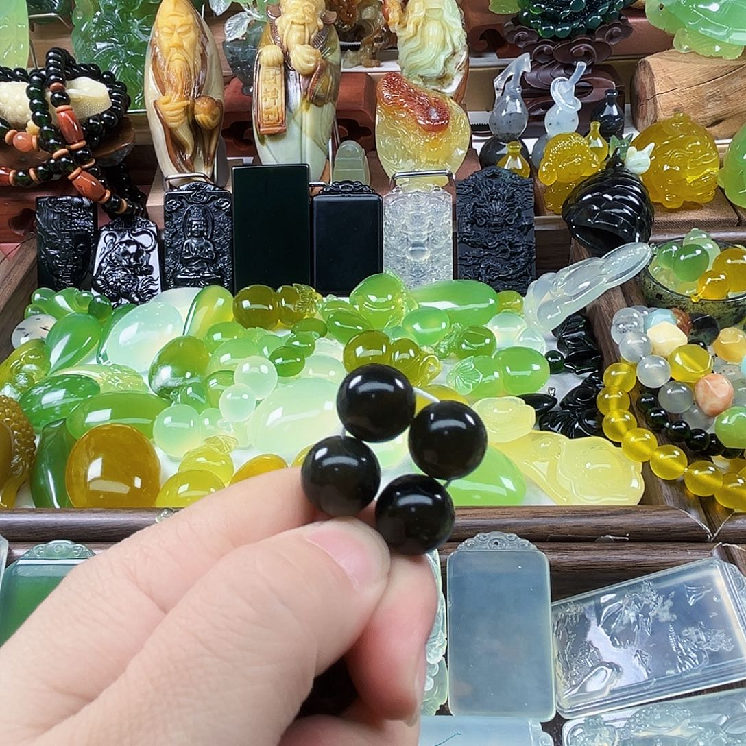 陈***勇岫玉未镶嵌吊坠(不含链)